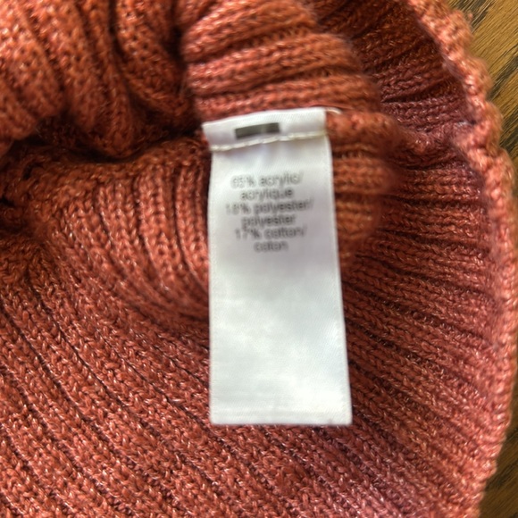 Delicate Pink Turtle Neck - Picture 3 of 10